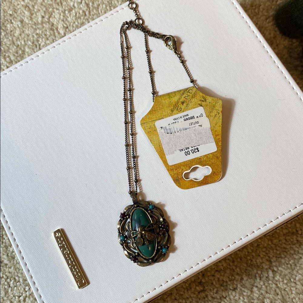 Stamp 10 Bee  necklace - Picture 3 of 5